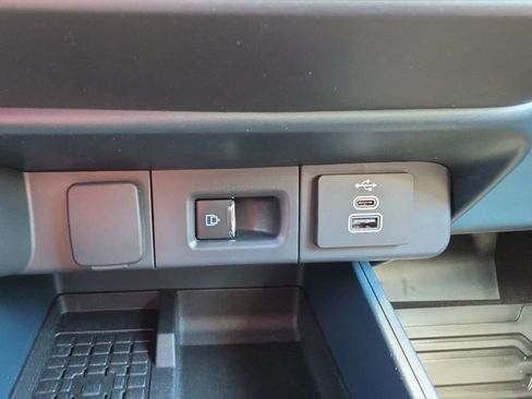 Used 2025 Ford Maverick Lariat AWD/4WD image 18