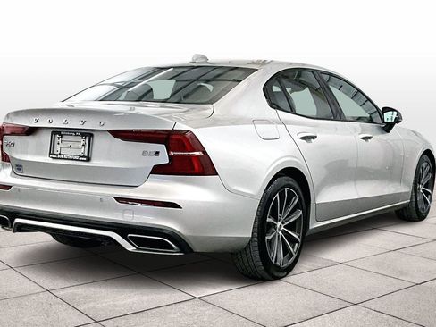 Used 2022 Volvo S60 B5 Momentum w/ Advanced Package image 11