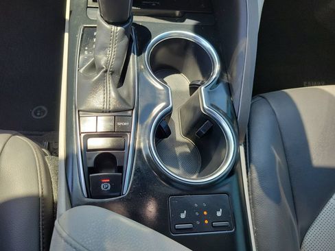 Used 2019 Toyota Camry XLE FWD image 35