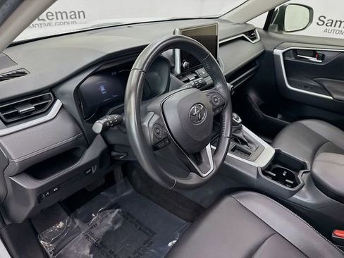 Used 2023 Toyota RAV4 XLE Premium image 9