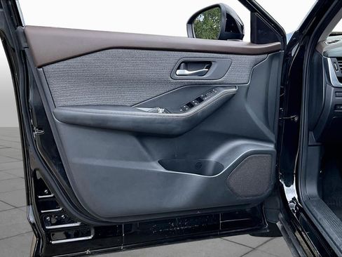 Certified 2023 Nissan Rogue SV FWD image 22