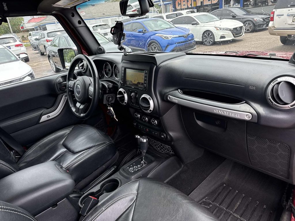Used 2013 Jeep Wrangler Unlimited Rubicon w/ Connectivity Group AWD/4WD image 13