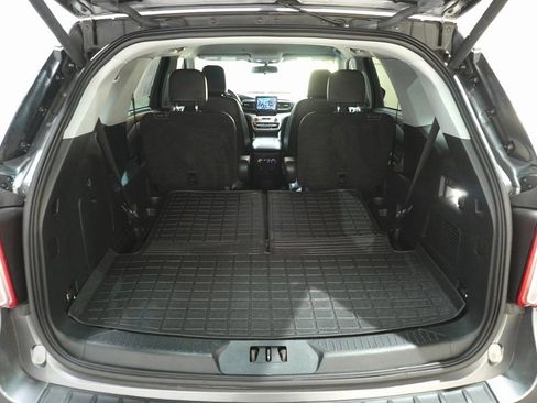 Used 2022 Ford Explorer XLT w/ Equipment Group 202A image 6
