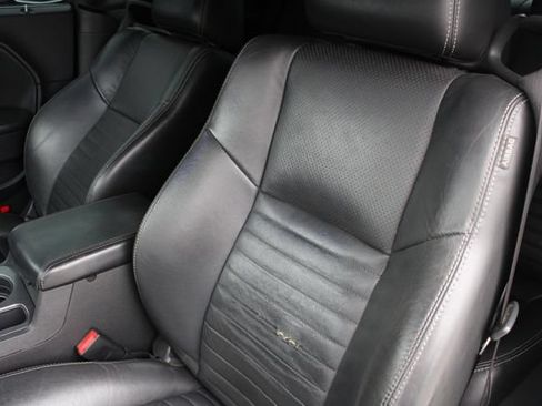 Used 2011 Dodge Challenger R/T RWD image 4