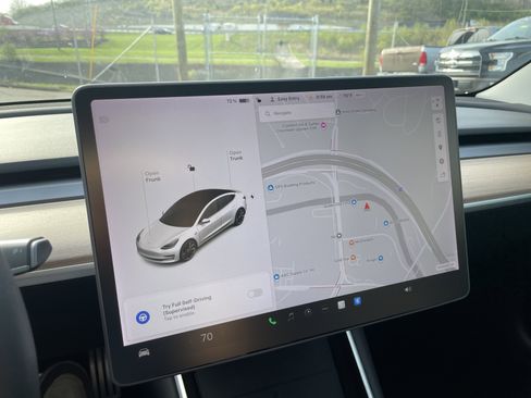 Used 2020 Tesla Model 3 Performance image 9
