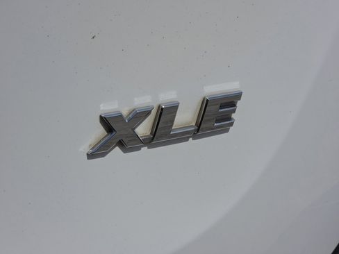 Used 2015 Toyota RAV4 XLE FWD image 8