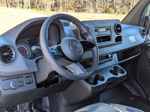 New 2025 Mercedes-Benz Sprinter 2500 image 29