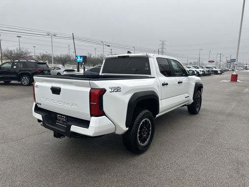 Certified 2025 Toyota Tacoma TRD Off-Road image 5