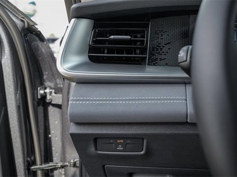 New 2025 Volkswagen Tiguan SE image 14