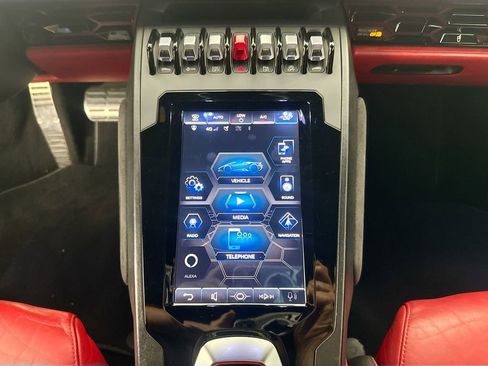Used 2021 Lamborghini Huracan EVO image 15