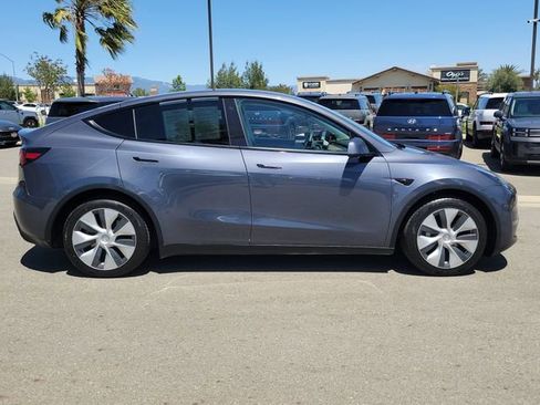 Used 2022 Tesla Model Y Long Range AWD/4WD image 35