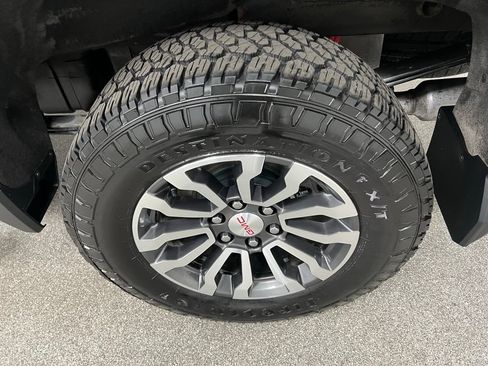 Used 2023 GMC Sierra 1500 AT4 w/ Technology Package AWD/4WD image 21