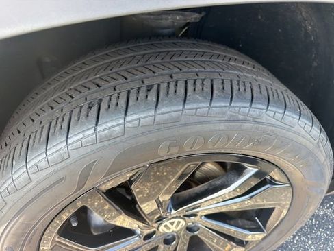 Certified 2023 Volkswagen Atlas SE w/ Black Wheel Package AWD/4WD image 16
