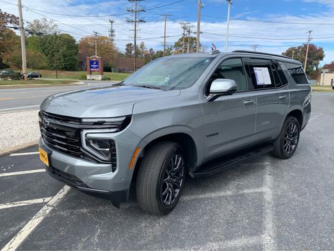 Used 2025 Chevrolet Tahoe RST image 3