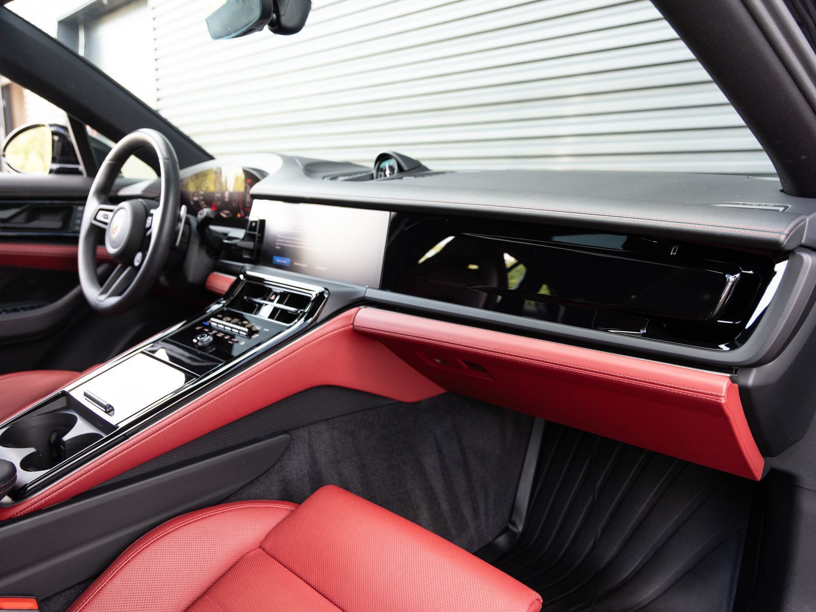 Certified 2025 Porsche Panamera RWD image 34