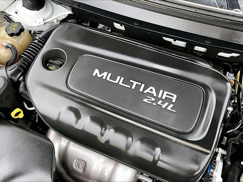 Used 2016 Jeep Cherokee Sport image 32