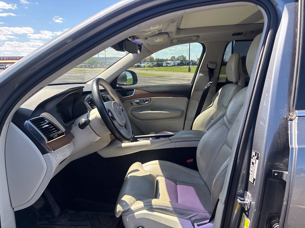 Used 2016 Volvo XC90 T6 Inscription w/ Vision Package AWD/4WD image 10