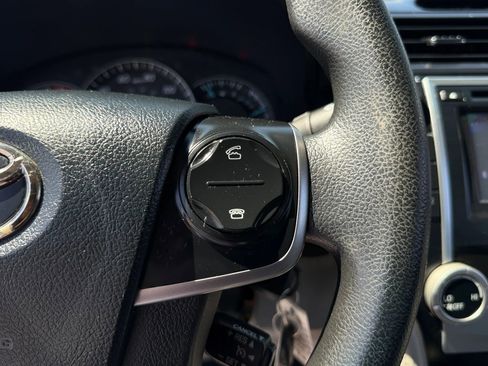 Used 2012 Toyota Camry LE FWD image 29
