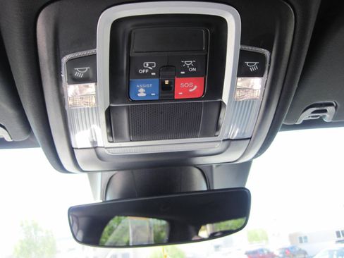 Used 2024 RAM 1500 Laramie AWD/4WD image 19