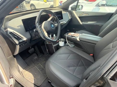 Used 2024 BMW iX xDrive50 w/ Premium Package AWD/4WD image 4