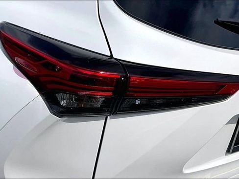 Used 2020 Toyota Highlander Platinum image 23