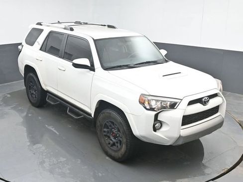 Used 2018 Toyota 4Runner TRD Off-Road AWD/4WD image 19