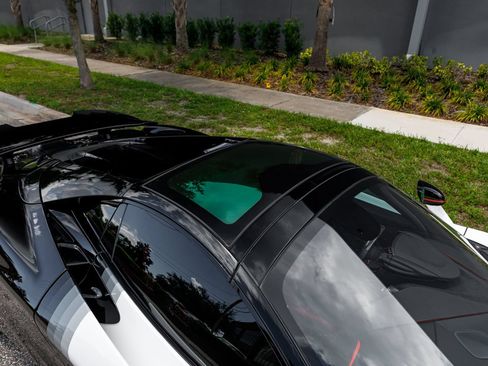 Used 2024 McLaren 750S Spider RWD image 3