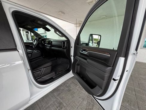 Used 2025 Chevrolet Silverado 2500 LT AWD/4WD image 15
