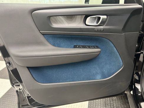 Used 2023 Volvo XC40 Recharge Plus image 10
