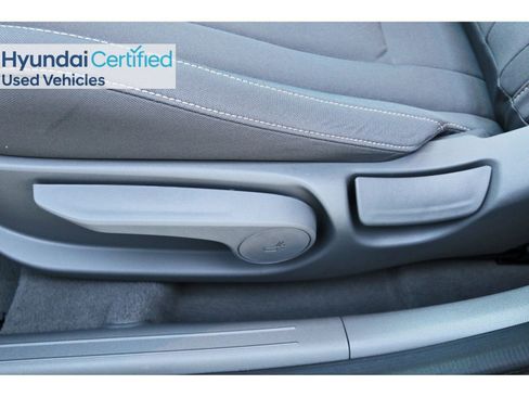 Certified 2025 Hyundai Elantra SEL image 30