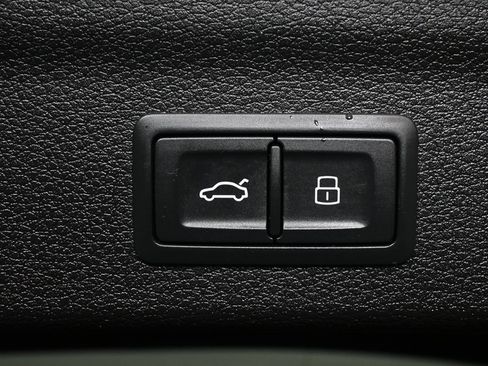 Used 2020 Audi Q3 2.0T Premium w/ Convenience Package image 30