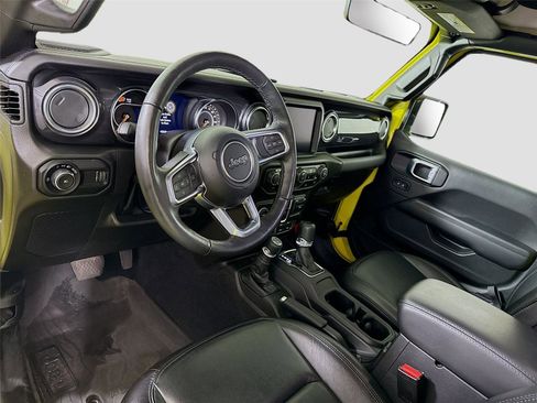 Used 2023 Jeep Wrangler Unlimited Sahara AWD/4WD image 3