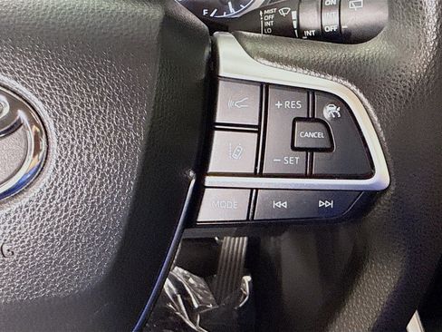 Used 2023 Toyota Highlander L FWD image 15