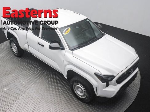 Used 2024 Toyota Tacoma SR RWD image 3