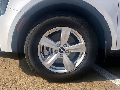 Certified 2025 Kia Sorento LX FWD image 7