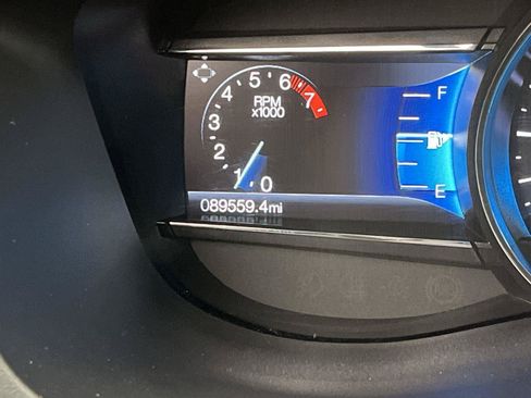 Used 2019 Ford Explorer XLT w/ Equipment Group 202A AWD/4WD image 18