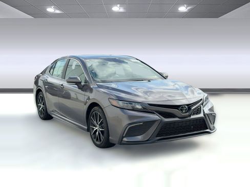 Used 2022 Toyota Camry SE image 7