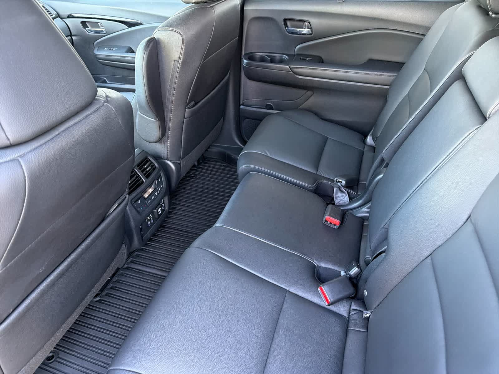 Used 2022 Honda Pilot Touring image 4