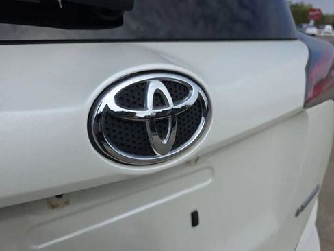 Used 2018 Toyota RAV4 Limited image 10
