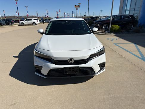 Used 2023 Honda Civic Touring image 2