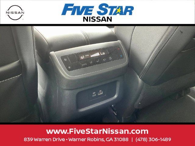 Used 2024 Nissan Pathfinder SL FWD image 12