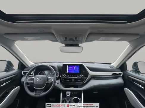 Used 2025 Toyota Highlander XLE FWD image 10