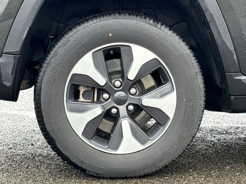 Used 2024 Jeep Grand Cherokee Limited 4xe image 9