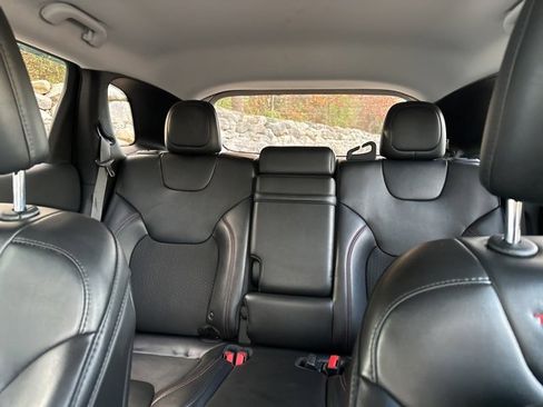 Used 2019 Jeep Cherokee Trailhawk w/ Cold Weather Group image 27