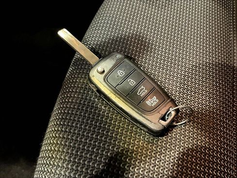 Used 2020 Hyundai Accent SE FWD image 32