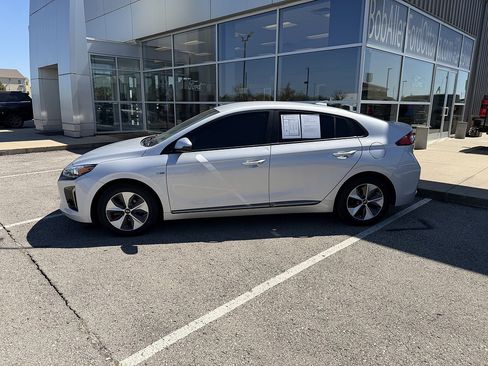Used 2019 Hyundai Ioniq Electric FWD image 2