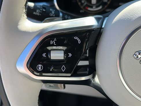 Certified 2025 Jaguar F-PACE R-Dynamic S image 12