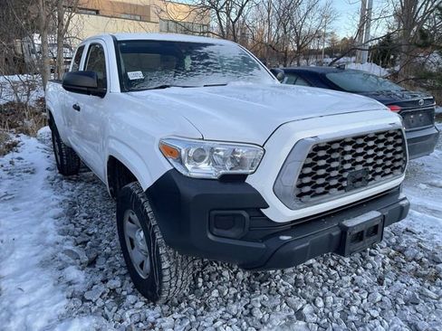 Used 2019 Toyota Tacoma SR image 1