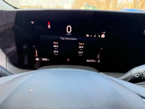 Used 2024 Buick Encore GX Sport Touring image 3