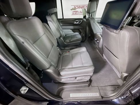 Used 2021 Chevrolet Suburban Z71 w/ Rear Media and Nav Package AWD/4WD image 34